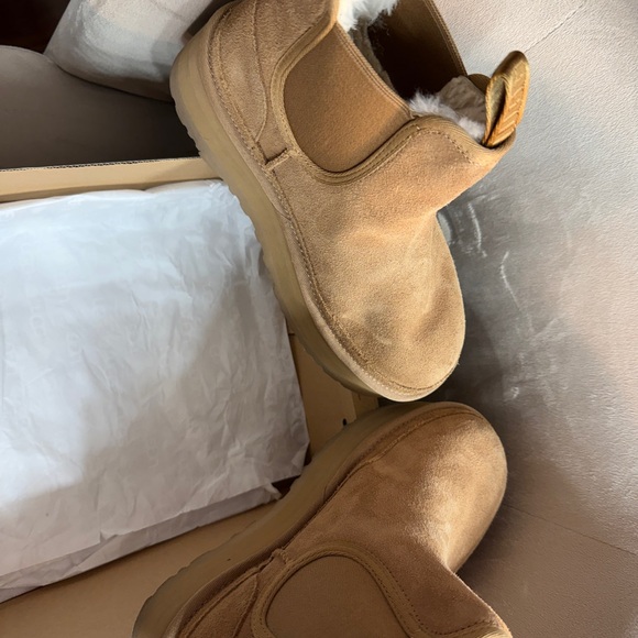 UGG Women’s Platform Chelsea Boots in Chestnut Tan - Picture 3 of 5